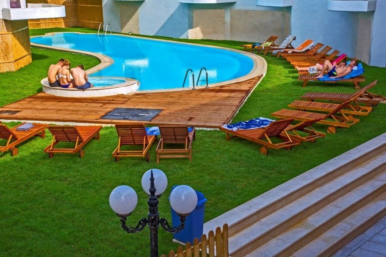 White Olive Premium Hotel